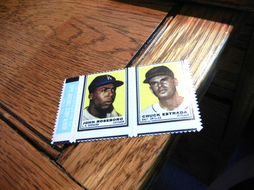 John Roseboro [Chuck Estrada] 1962 Topps Stamp Panels card