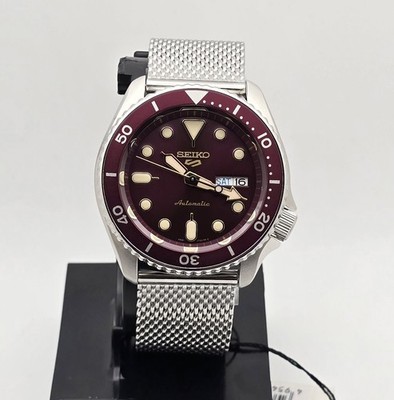 Seiko 5 Sports Red Men display picture 2