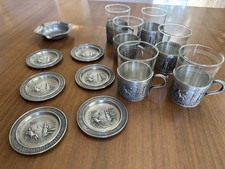 6 Zinn Teegl&auml;ser mit 6  Untersetzer + Aschenbecher Motiv &bdquo;Lindenwirt&ldquo; neuwertig