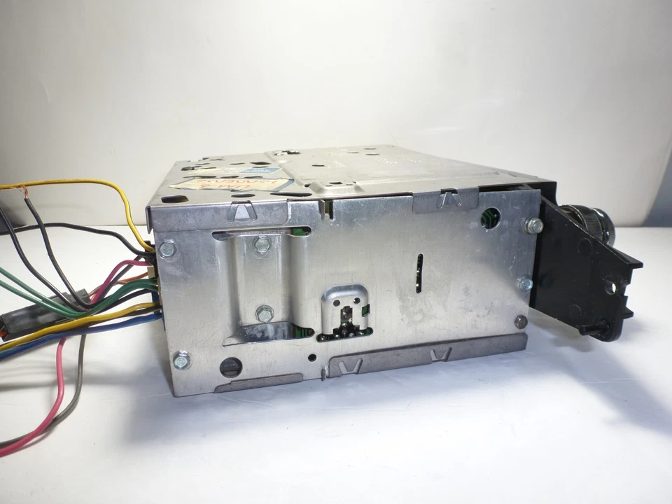 Vintage DELCO Car Radio AM / FM Stereo Cassette UM-6 16025016. - Image 4 of 4