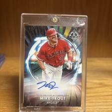 2023 Topps Transcendent Collection VIP Party - Autographs Mike Trout  1/5 