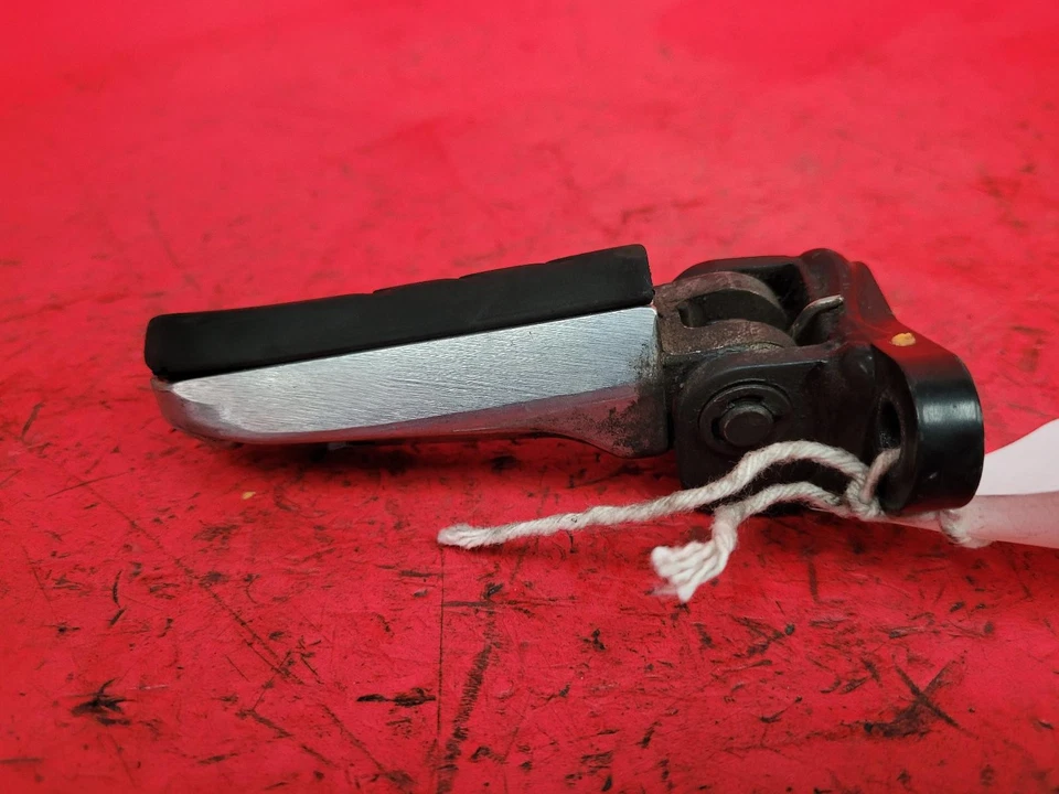 Moto Guzzi V7 2015 especial estriba delantera izquierda Foto 2 de 4