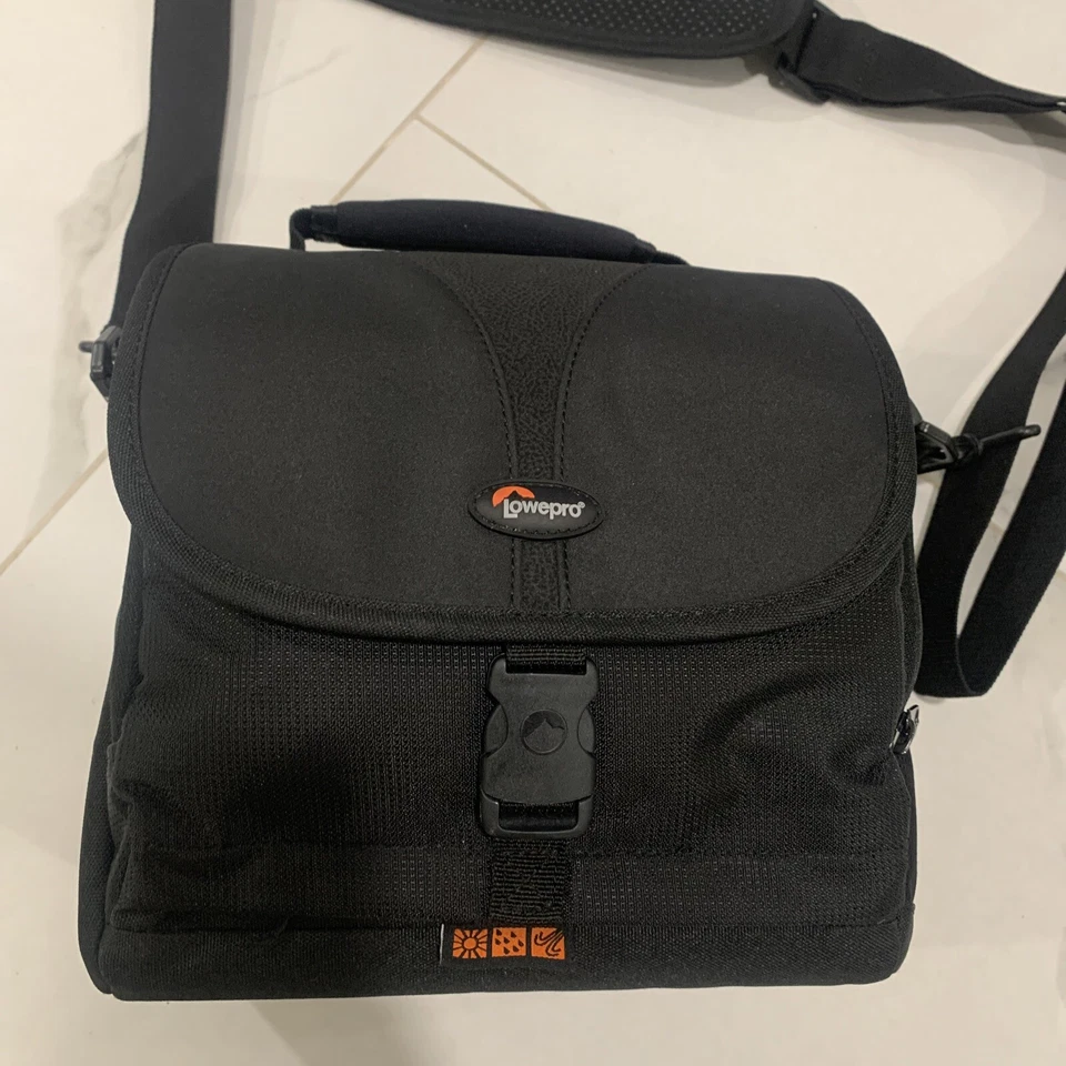 LOWEPRO REZO 170 AW ALL-WEATHER SHOULDER CAMERA BAG BLACK - Image 2 of 4