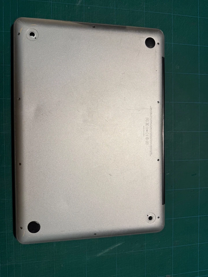 Apple MacBook Pro 13,3" 2010 Intel Core 2 Duo 4GB RAM da Testare, foto 3 di 5