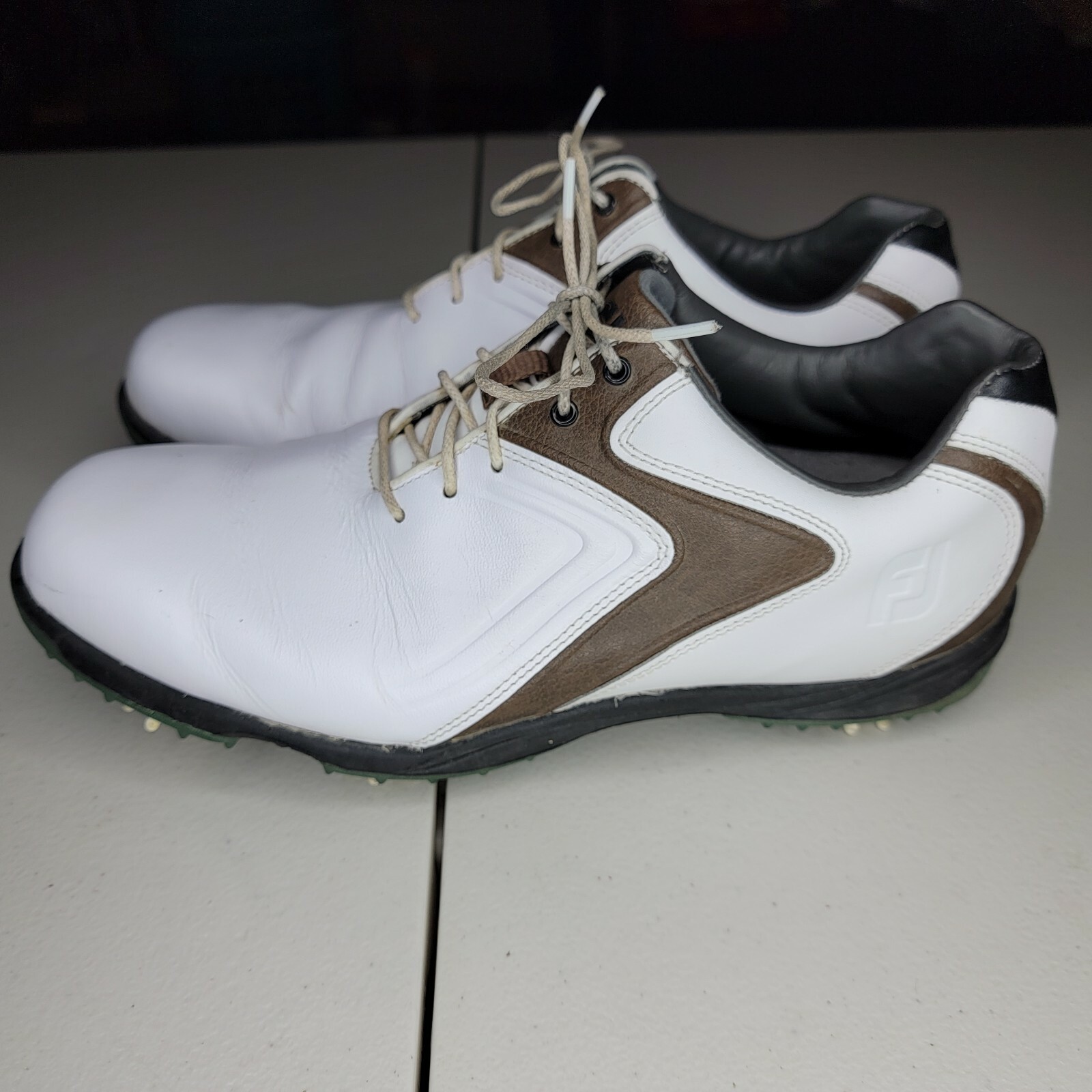 FootJoy Mens 8 XW Hydrolite Lace Up 