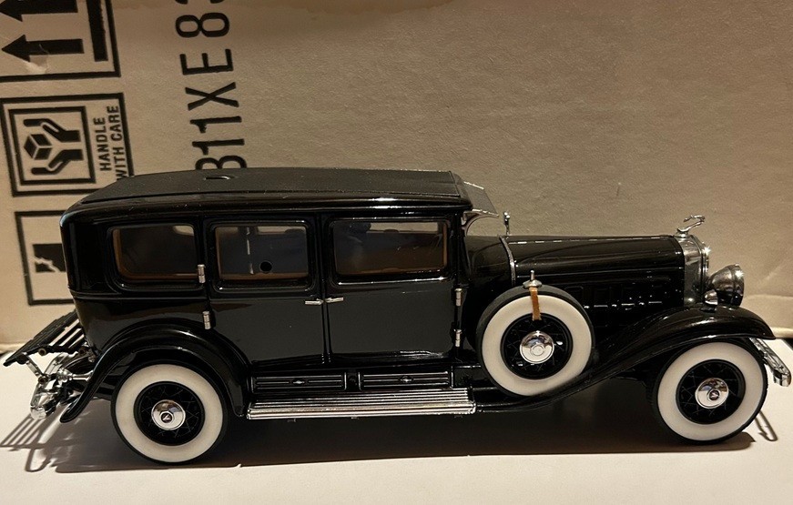 Franklin Mint Al Capone 1930 Cadillac Imperial Sedan with Box