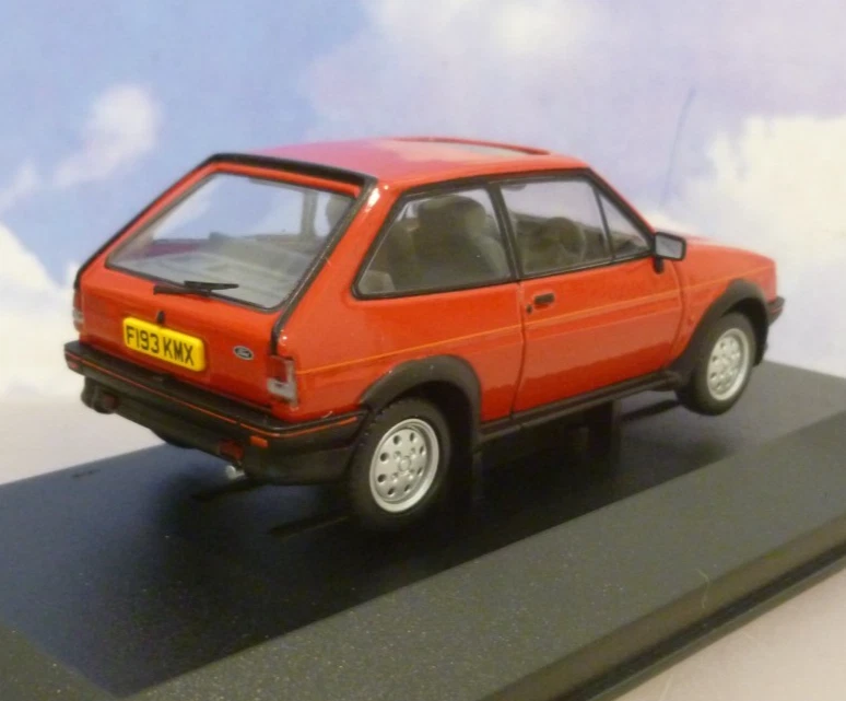 CORGI VANGUARDS 1/43 DIECAST 1989 FORD FIESTA MKII MK2 XR2 RADIANT RED VA14401 - Image 2 of 4
