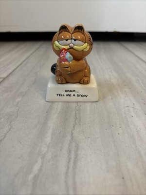 1981 Vintage Enesco Garfield Ceramic Figure Gram Tell Me A Story figurine