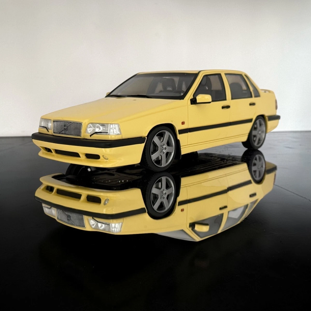 Miniature Minichamps 1/43 – Volvo 850 Berline 1994, état Excellent Avec Boîte