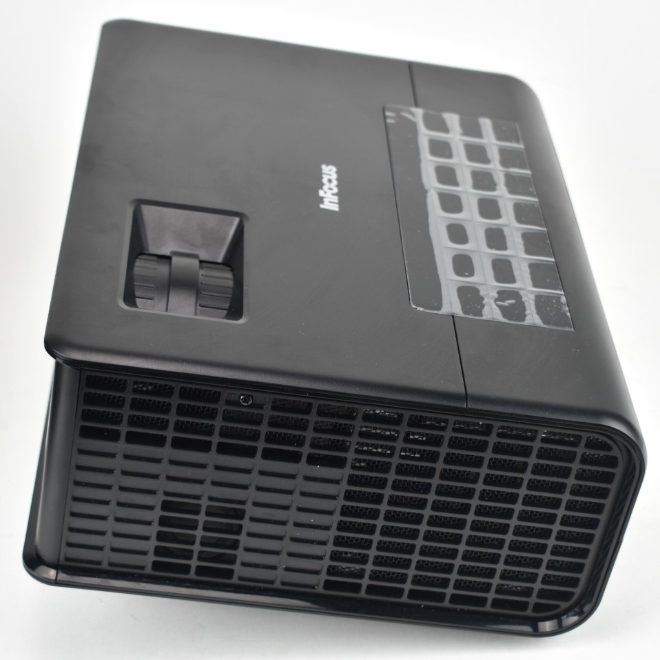 InFocus IN2114 1080p DLP Projector 3000 Lumens ONLY 70 LAMP HOURS!