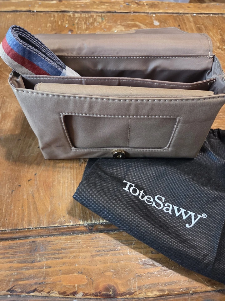 New TOTE SAVVY Crossbody/diaper Changer. Beige - Image 2 of 2
