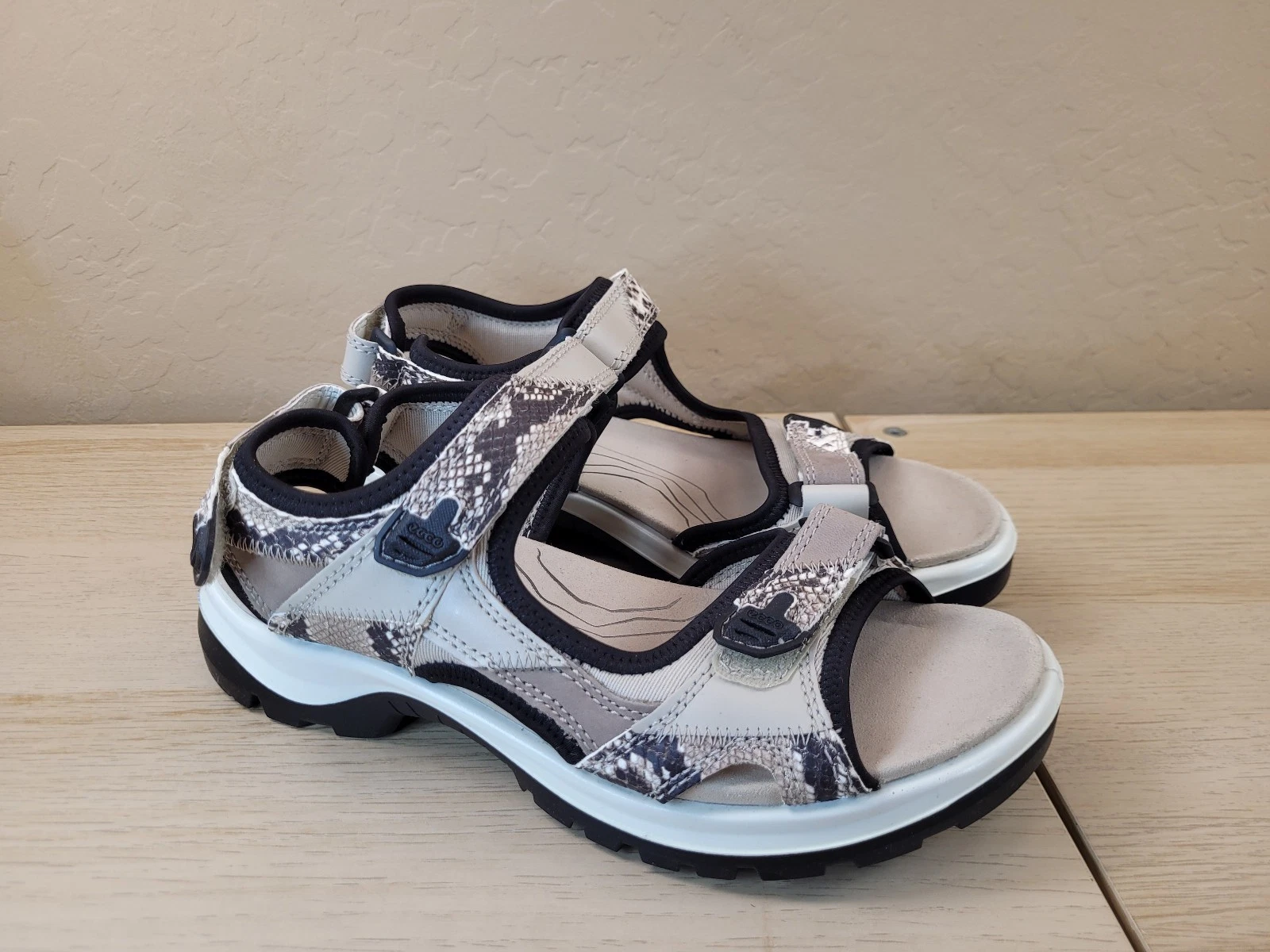 ECCO Yucatan Sport Women's 8-8.5 EU 39 Gray Outdoor Hiking Sandals Shoes EUC