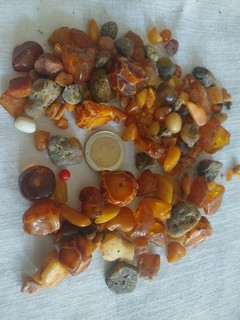 Konvolut Alter Bernstein 115g zur Schmuckherstellung. gebohrt