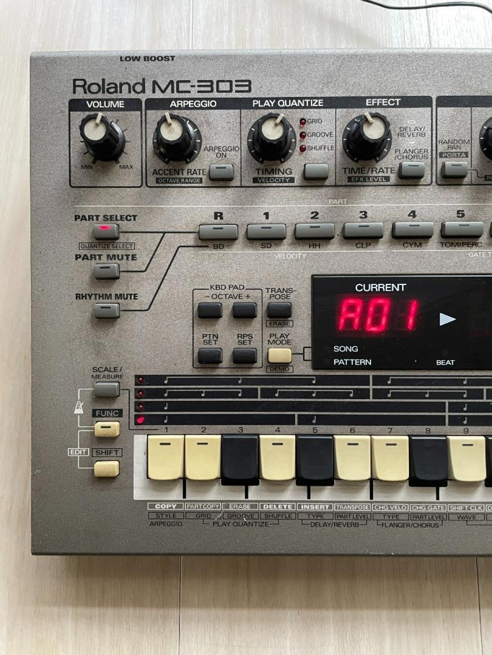 最終値下げ　Roland MC-303 シンセサイザー Roland MC303 訳あり