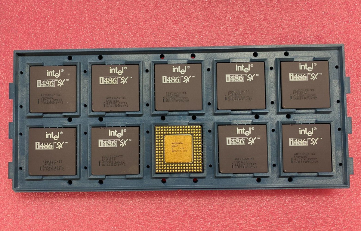 碁盤 Vintage but NEW Intel i486 SX A80486SX-33 &E5ViX SX797 Ceramic