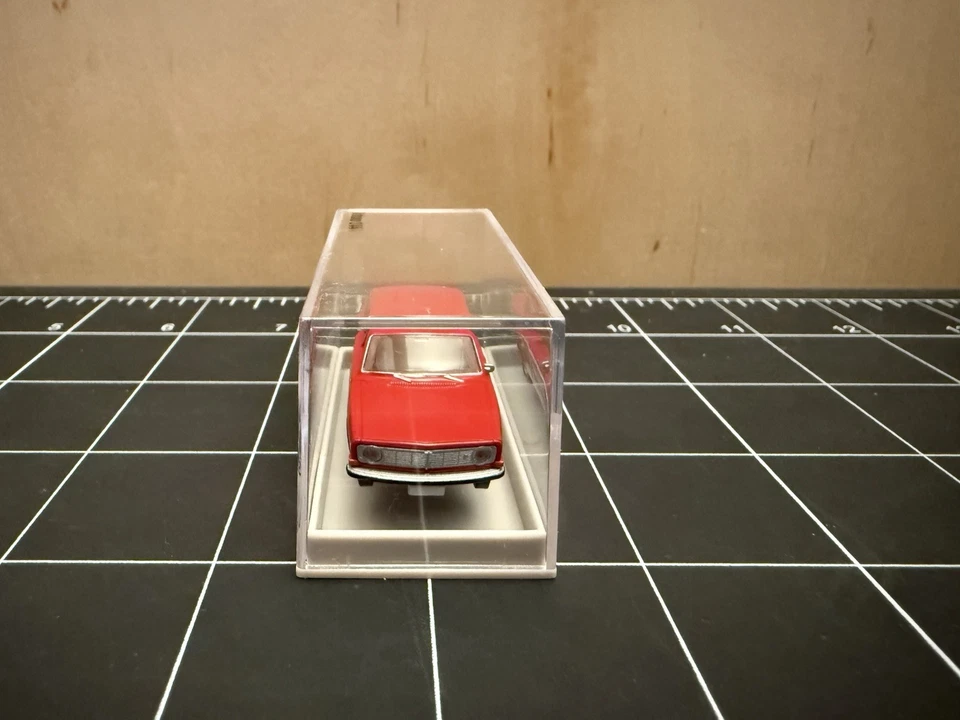Brekina 29400 Volvo 144 - Red - 1:87/HO - Image 2 of 4