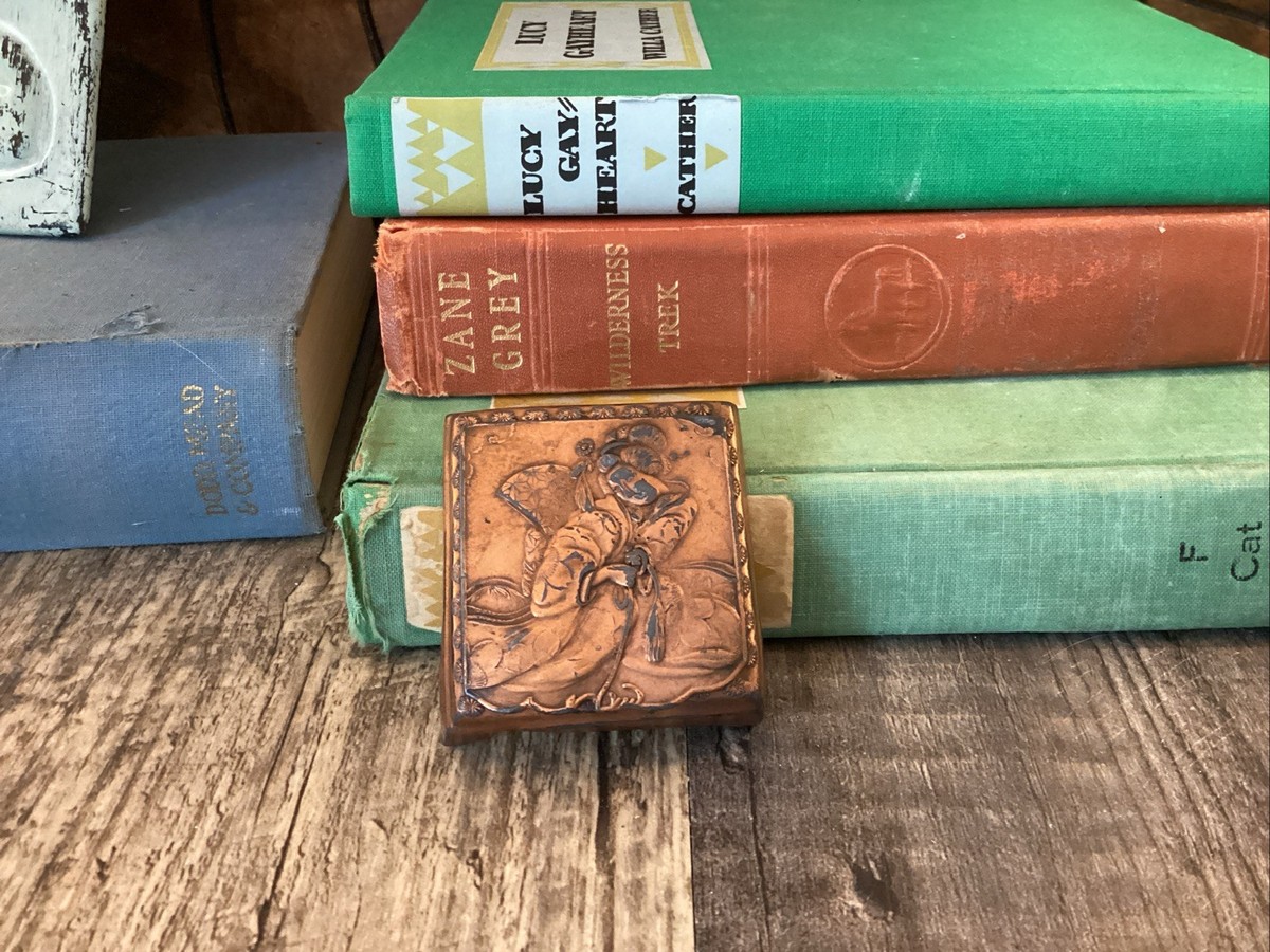 Antique Japanese geisha copper wash over metal stamp box Trinket