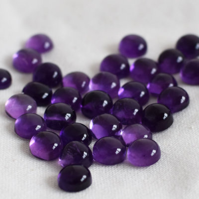 Amethyst runder Cabochon 3,4,5,6,7,8,10 mm, Klasse AA für Schmuckherstellung