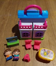 2016 Keenway Carrying Dollhouse With Accessories~ RARE FIND!