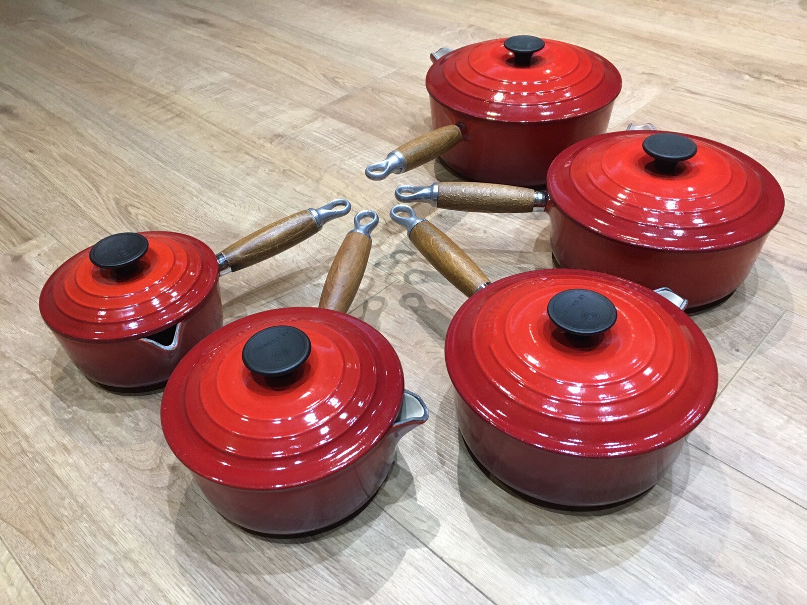 Great Set Of 5 Red Le Creuset Pans & Lids With Original Wooden Handles