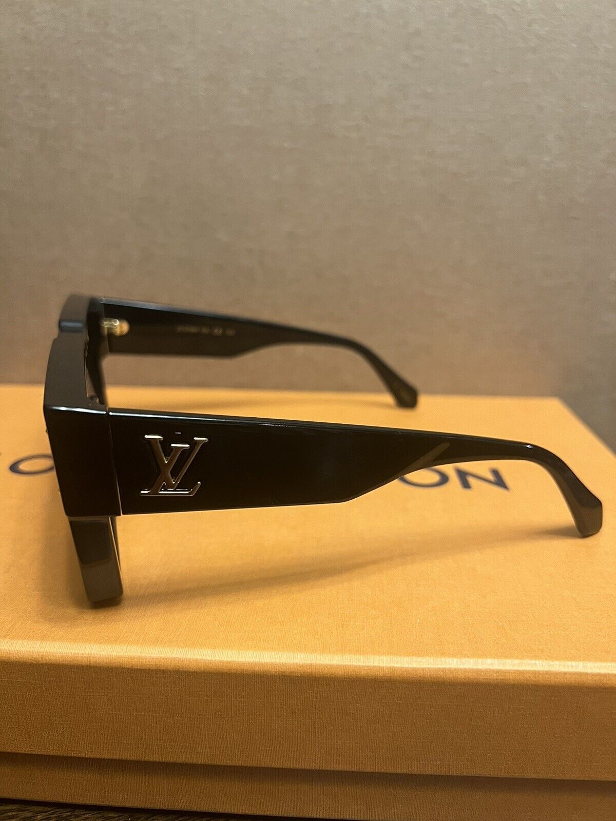 LOUIS VUITTON Metal Cyclone Sunglasses Z1701U Silver 1035662