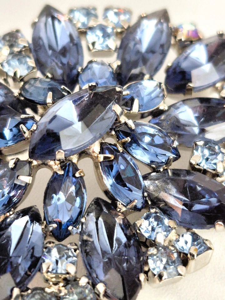 Broche Vintage Tonos de Vidrio y Cristal Color Azul Foto 2 de 4