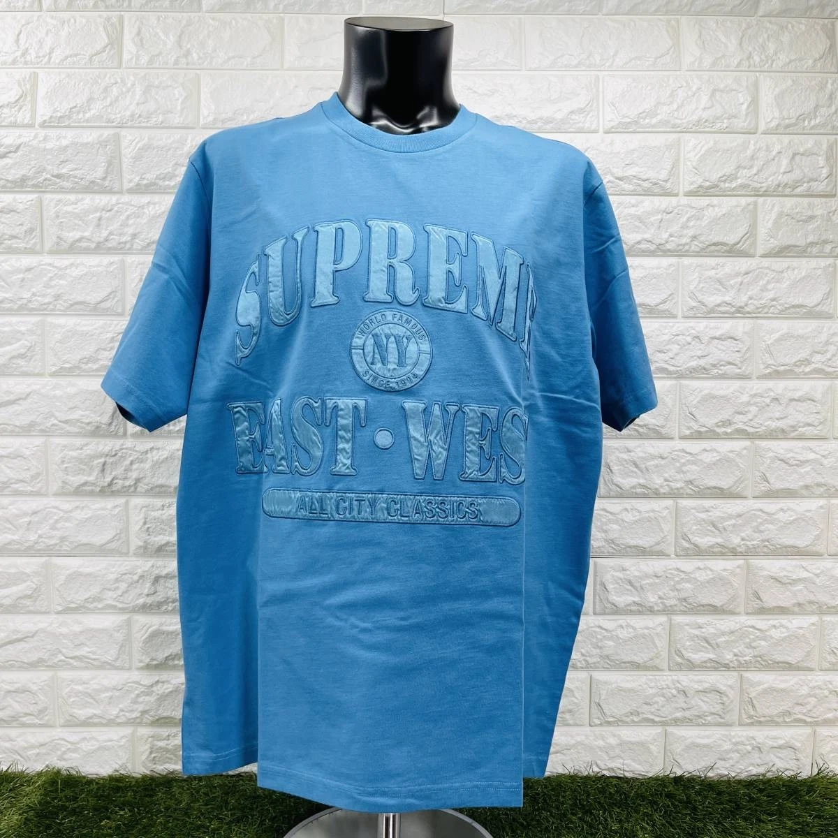 T shirt Supreme East West SS bleu Supreme East West S haut L taille