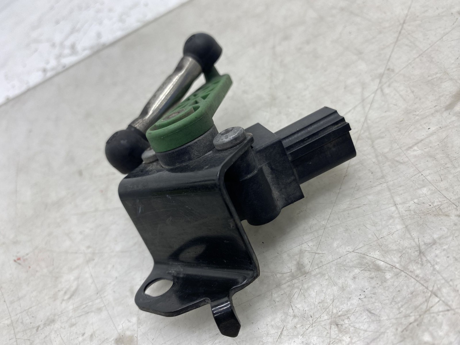 2010-2020 BENTLEY MULSANNE OEM FRONT RIGHT SUSPENSION HEIGHT LEVEL SENSOR UNIT
