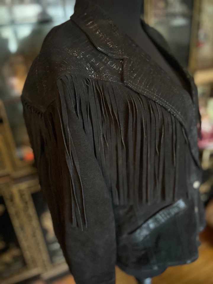 Chaqueta De Colección Años 70 Flecos Negra Cocodrilo Repujado Gamuza Motociclista Hippie Western Prarie M Foto 4 de 4