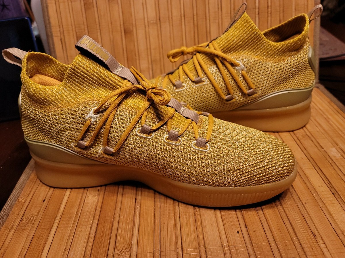 🔥🔥 Puma Clyde Court Title Run Metallic Gold Basketball