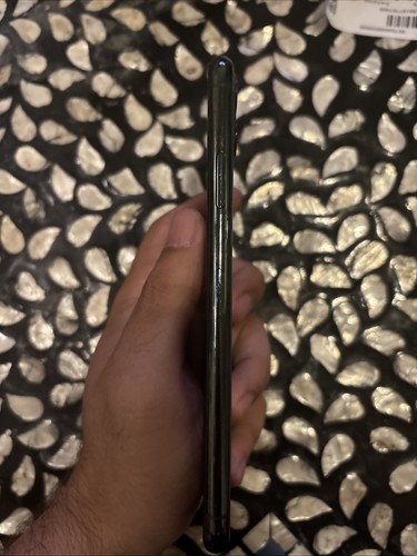 iPhone 11 Pro Max-64gb- green- unlocked- Dual Sim- Excellent condition - Picture 3 of 9