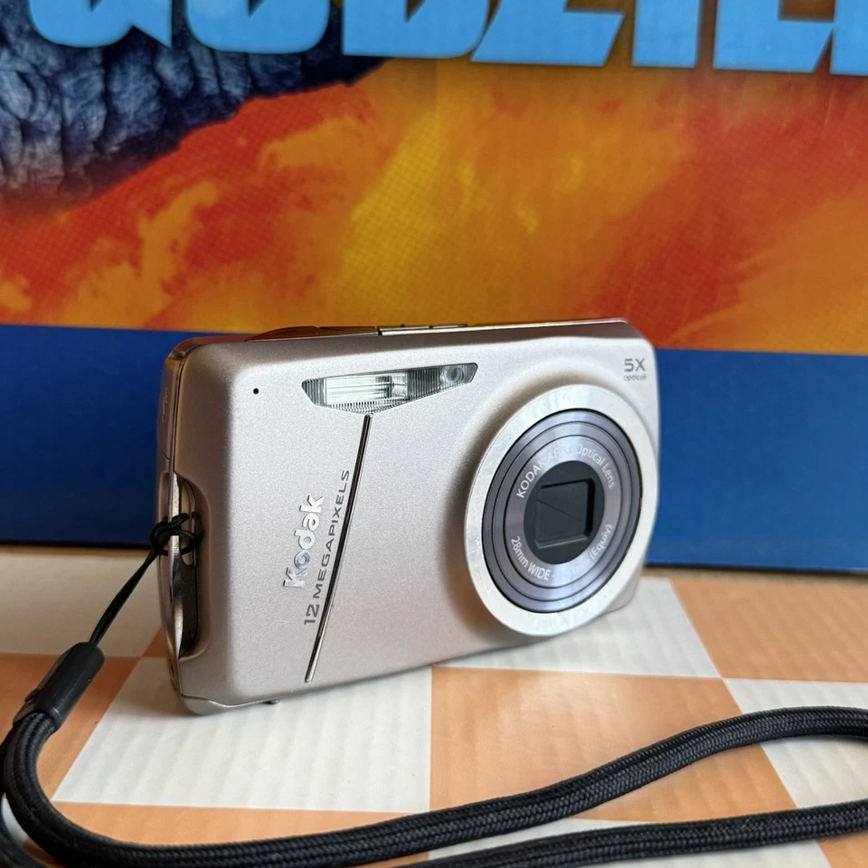 Kodak EasyShare M550 12.0MP Digital Camera - Tan With SD Card (Read) - Image 2 of 4