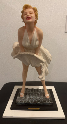 Marilyn Monroe Ashley Belle Statue Figure Tall 18'' Vintage Collectible