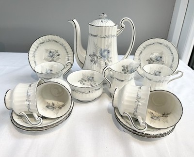 Paragon ''Morning Rose'' 15-teiliges Kaffeeservice. Zarte blaue Rosen & Silbervergoldung 