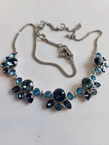 Collana Givenchy 16 19" tono argento con cristallo Swarovski blu