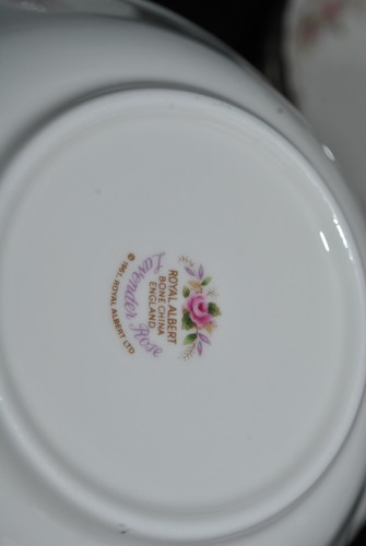 ROYAL ALBERT LAVENDER ROSE ENGLAND 1981 ROSES GOLD TRIM COUPE CEREAL SOUP BOWL - Picture 9 of 9