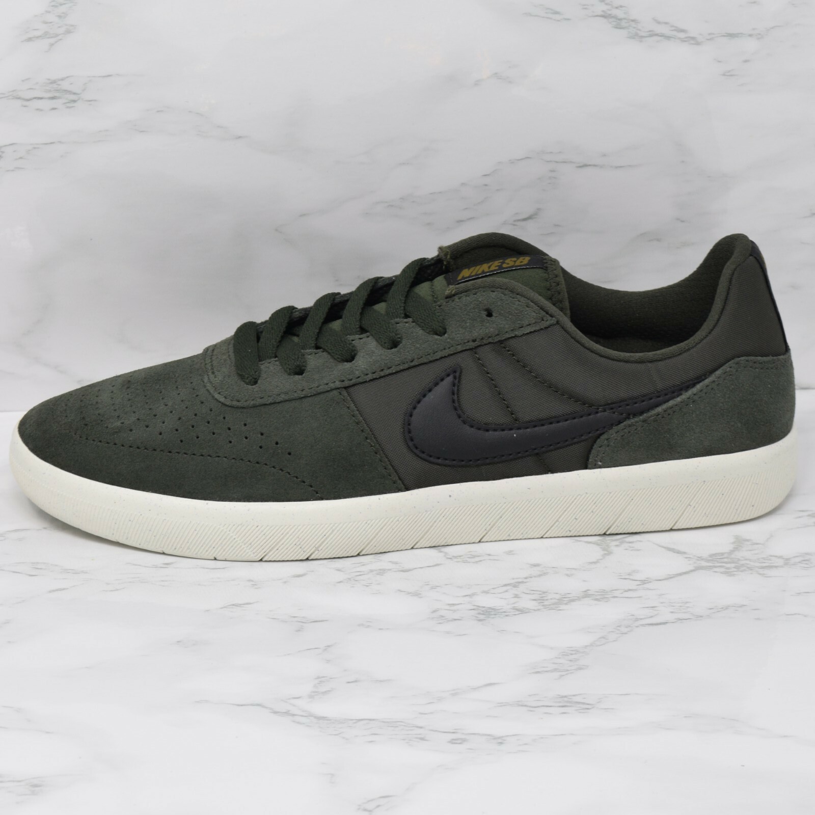 nike sb white & green team classic trainers