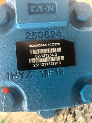 Vickers (Eaton/Danforth)  Hydraulics pump - 02-137254-3