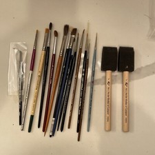 Lot of different Loews  Other brands Of artist paint brushes