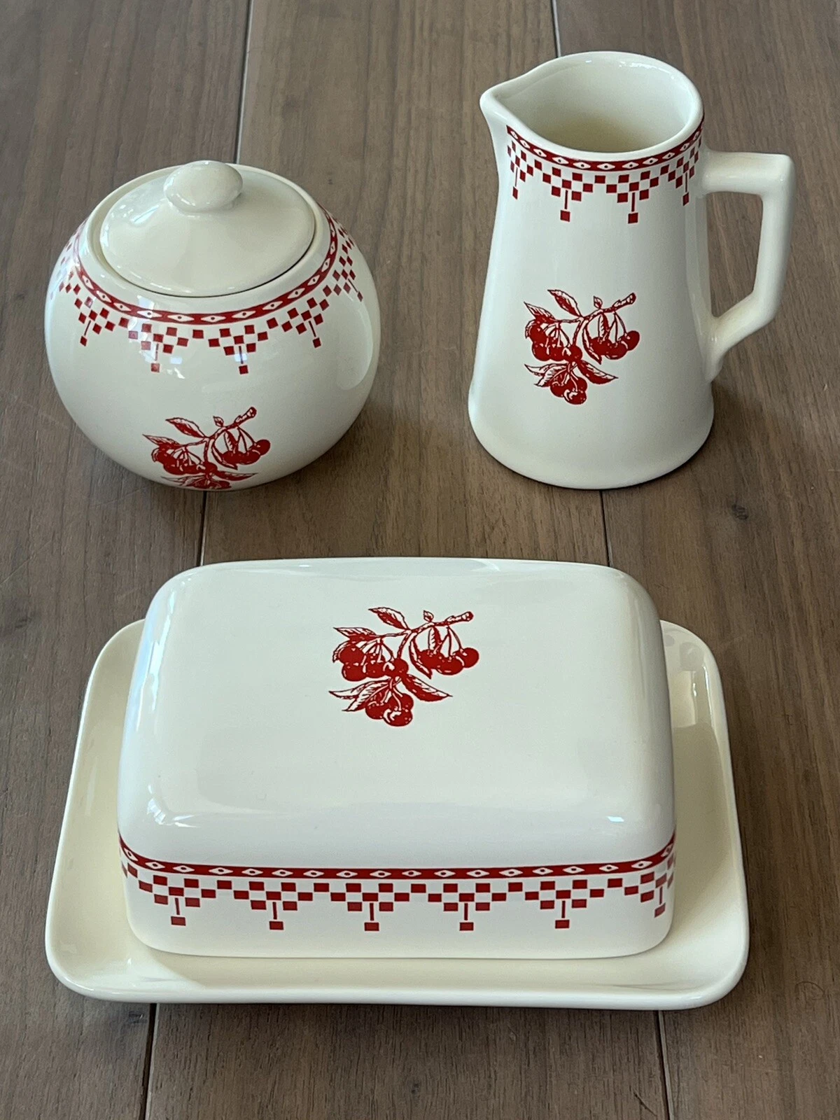 LE COMPTOIR DE FAMILLE Red Cherries Butter Dish Cream And Sugar￼ Set Of 3 France
