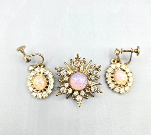 VTG Faux Opal Costume Jewelry Sunburst Brooch Screw Back Earrings w/Rhinestones