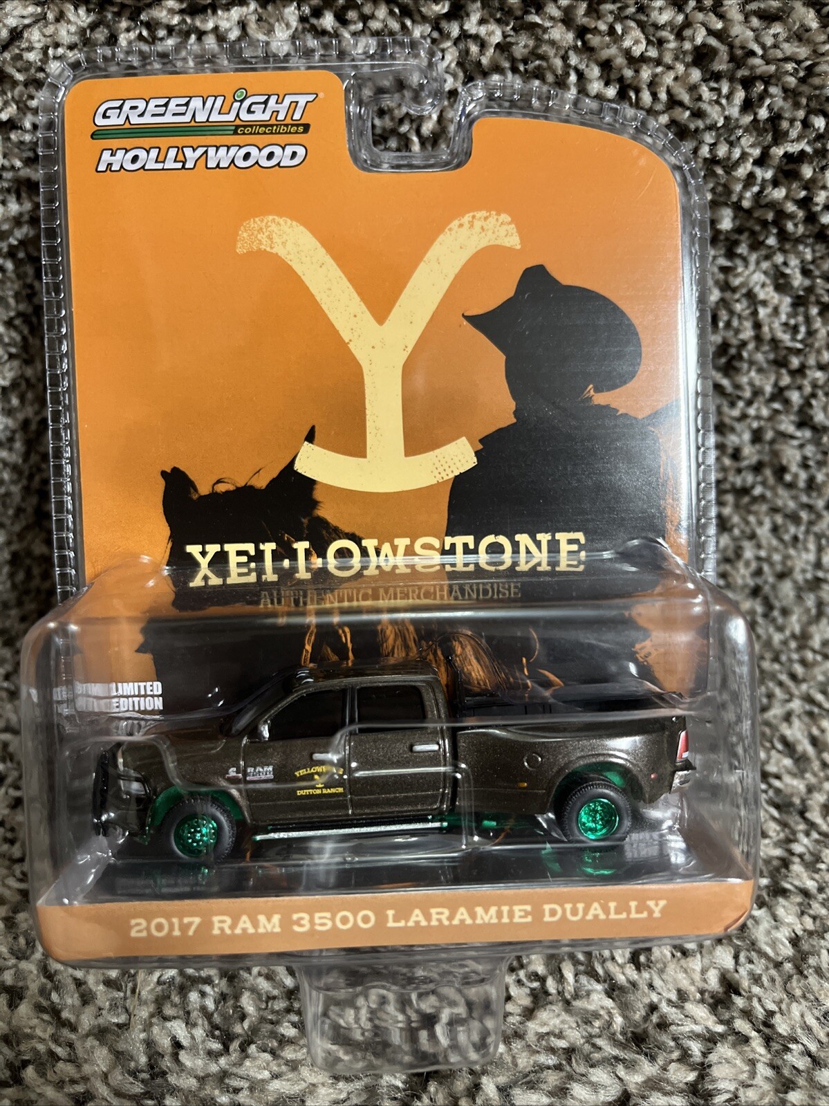 Greenlight 1:64 Diecast - Yellowstone John Dutton's 2017 Ram 3500 Dually (Hollywood Series)