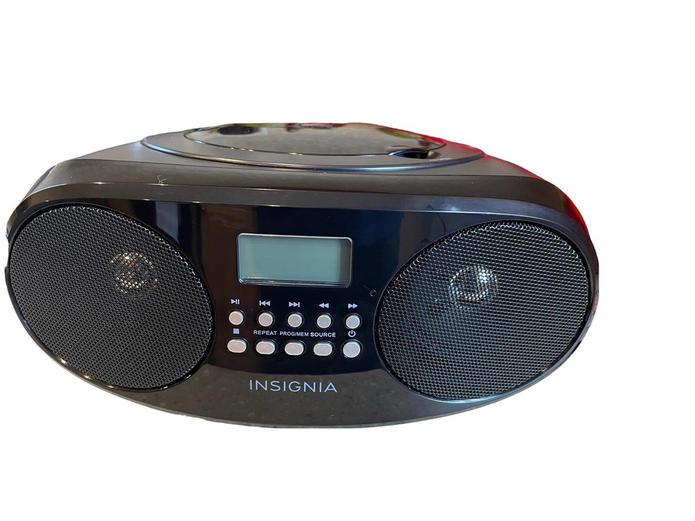 Insignia NS-B4111 CD/CD-RW Playback/Radio/CD-R Playback Boombox