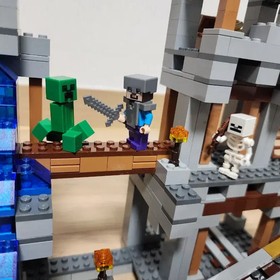 Minecraft LEGO 21118 Mine Shaft Set - Complete, Assembled, with Manuals