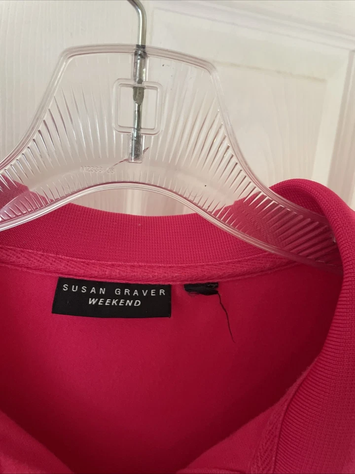 Camisa polo feminina Susan Graver linda, rosa, manga curta tamanho M malha elástica - Imagem 2 de 3