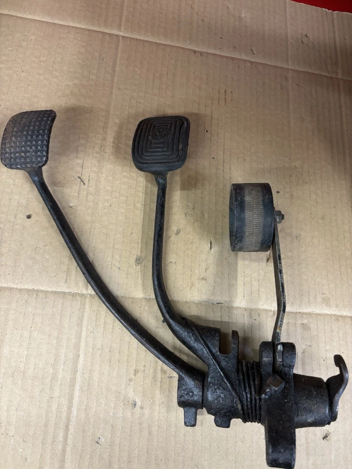 Vw Pedal Assembly - Image 2 of 4