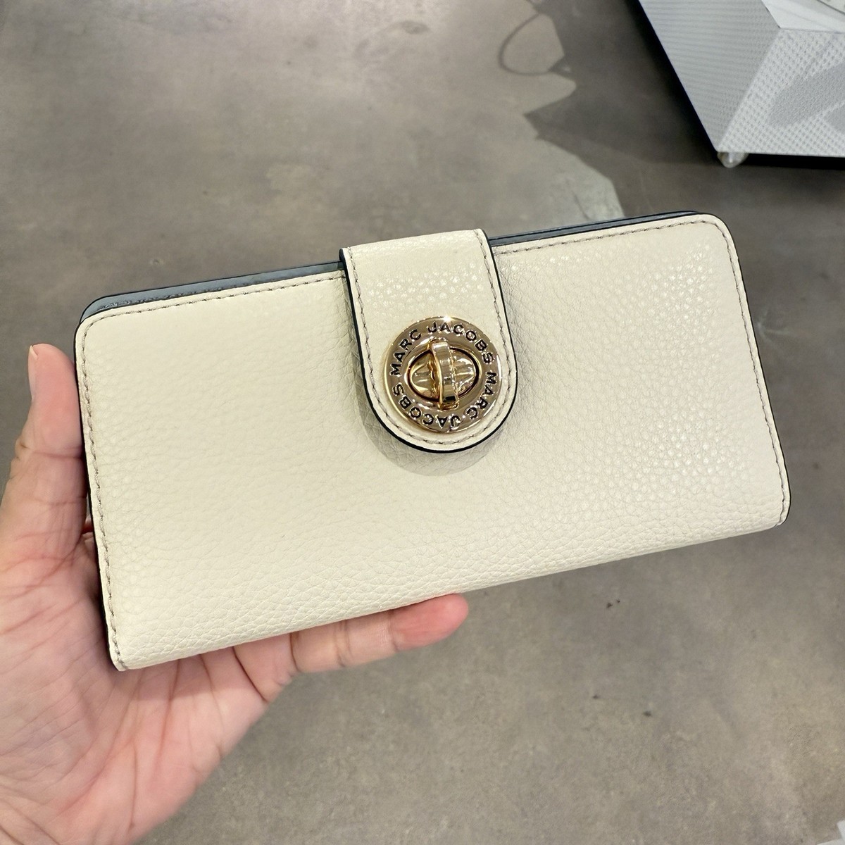 Marc Jacobs 4F4SMP011S01 Turnlock Wallet In Marshmallow | eBay