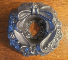 Nordic Ware Bundt Cake Pan Christmas Holiday Wreath W/ Pinecone 12โ Made in USA