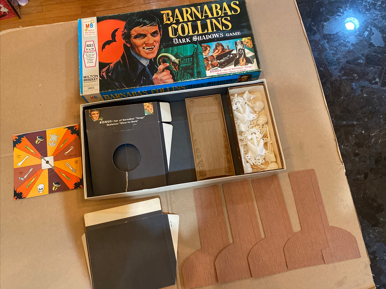 Barnabas Collins Dark Shadows Board Game Milton Bradley Glowing