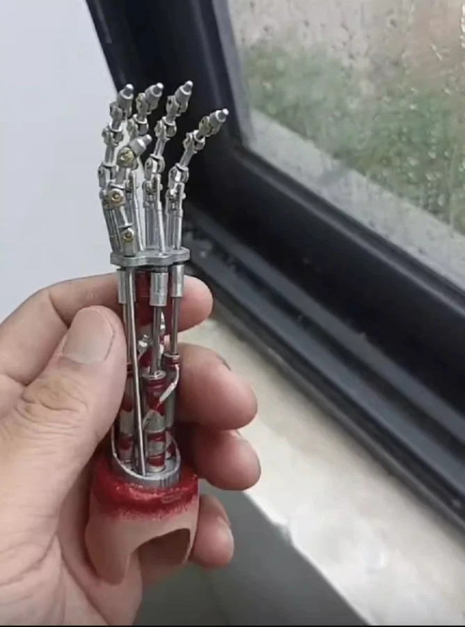 1/4 Terminator T2 T800 Mechanical Arm for 18in Figure Only Accessory (No Figure) - Image 2 of 4